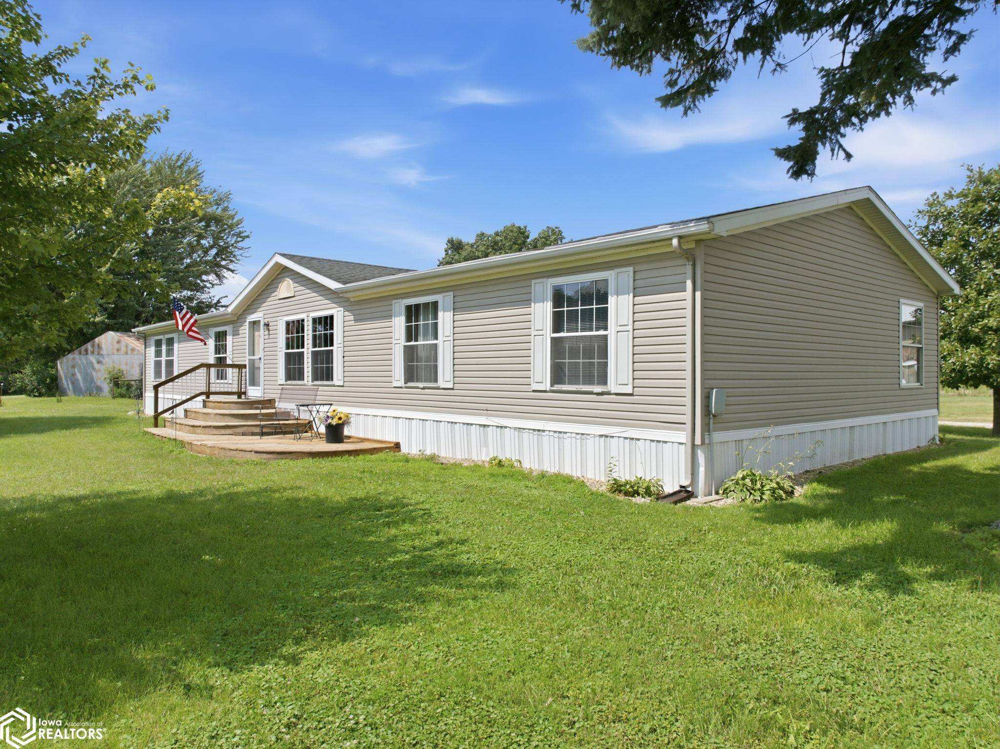 14870 300th CT, Mason City, IA 50401