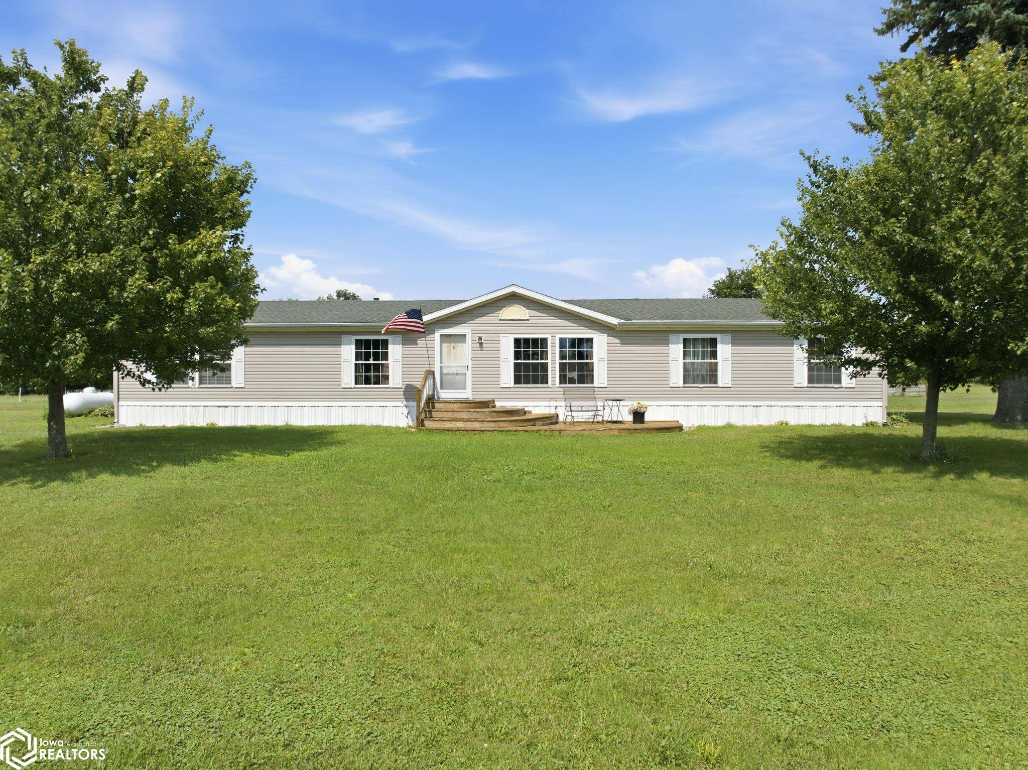 14870 300th CT, Mason City, IA 50401