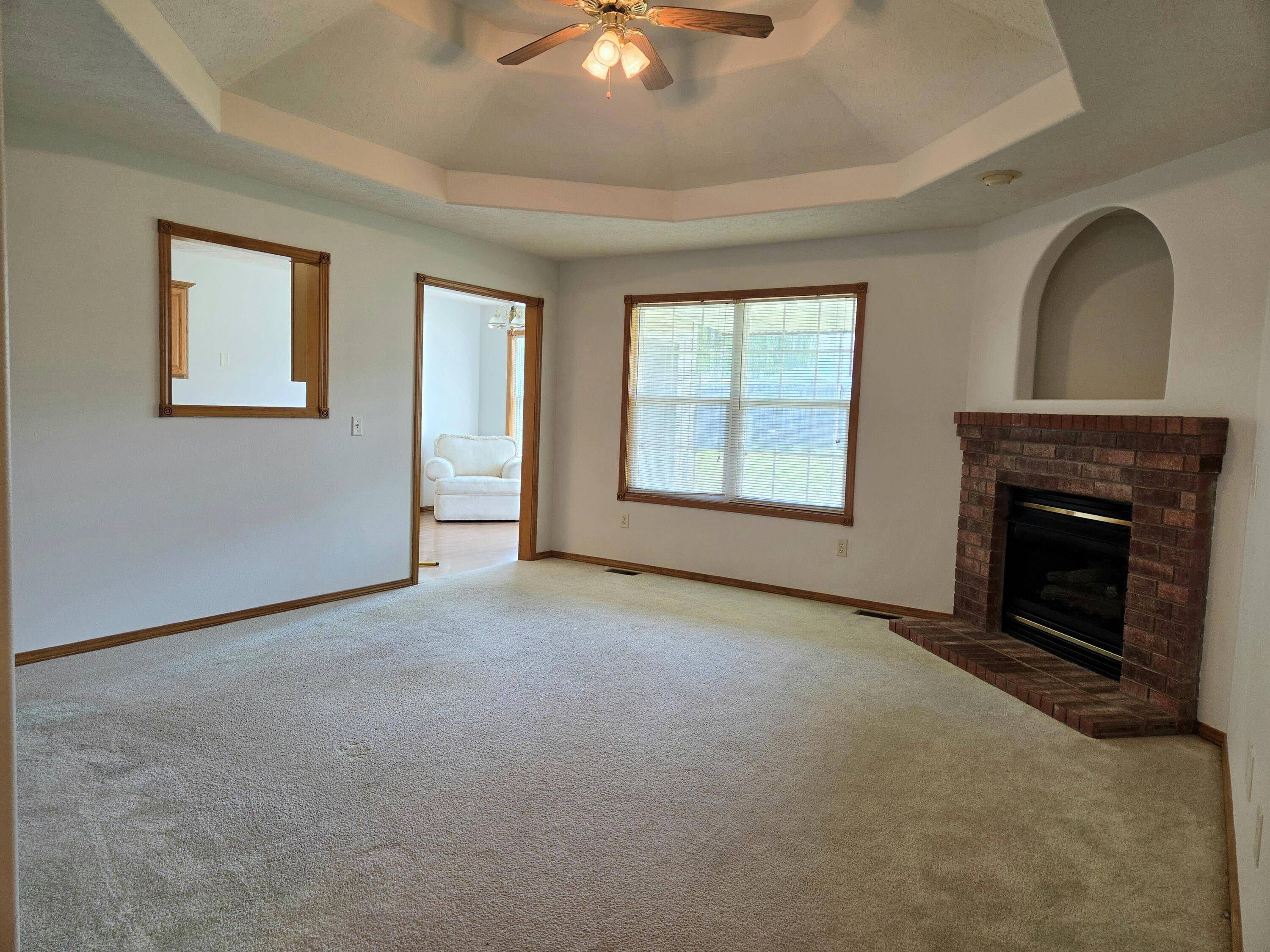 4784 W Portland ST, Springfield, MO 65802