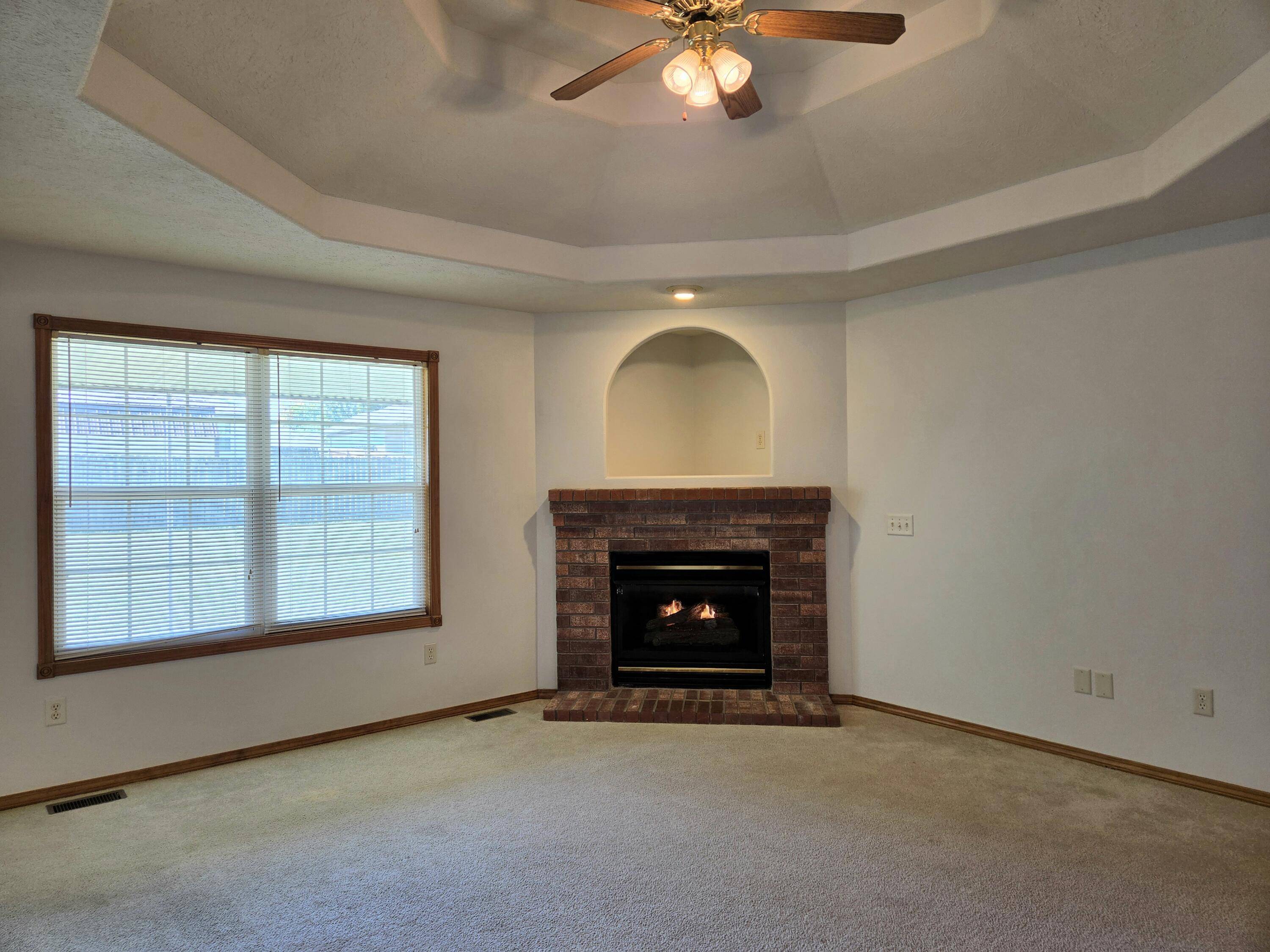 4784 W Portland ST, Springfield, MO 65802