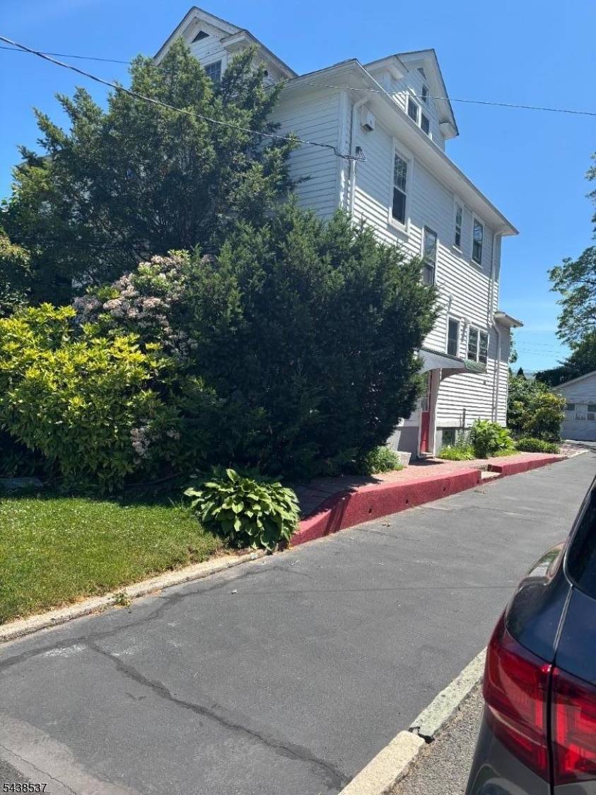 2074 Stowe St, Union Twp., NJ 07083