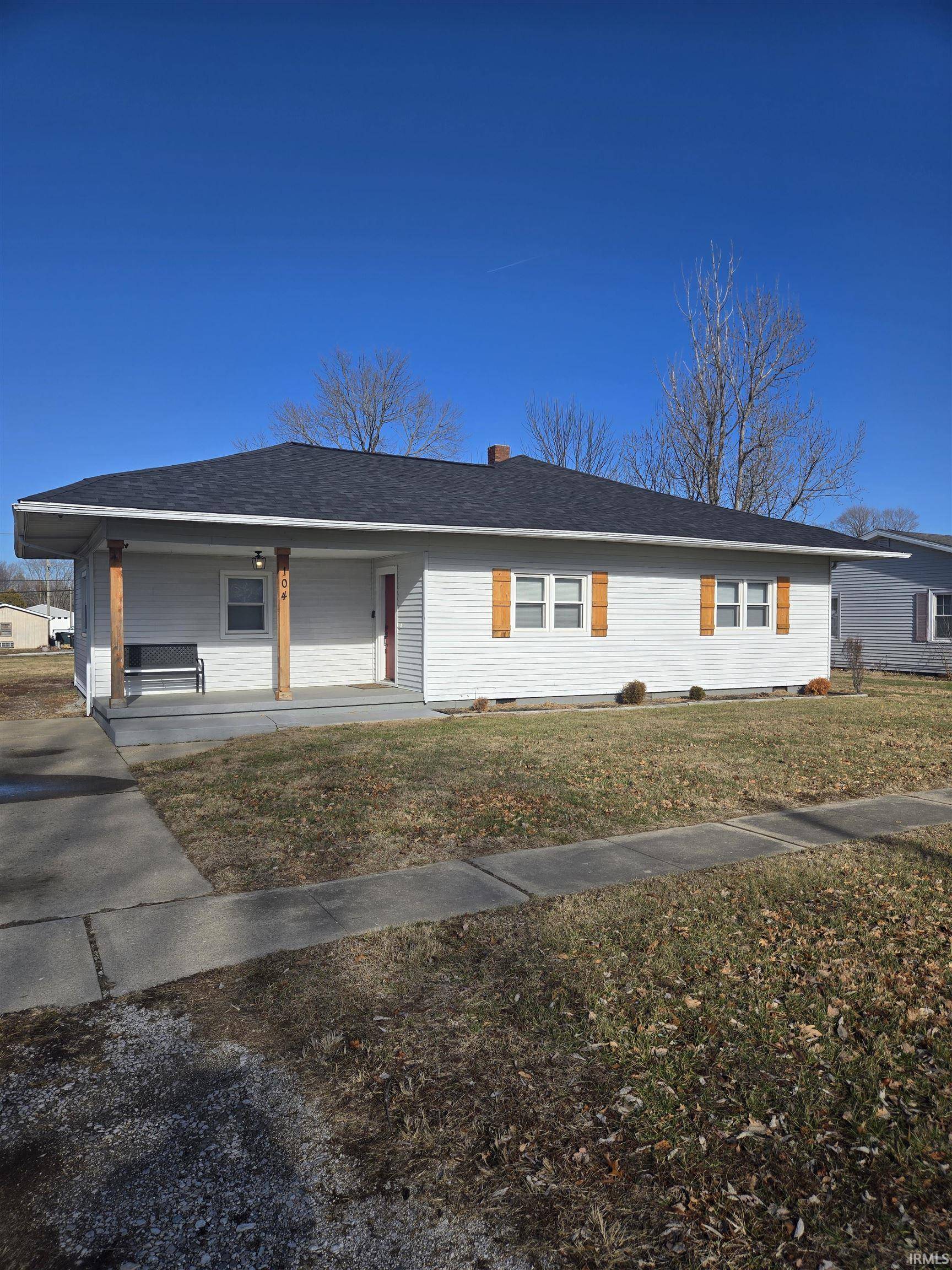 104 W Pine ST, New Market, IN 47965