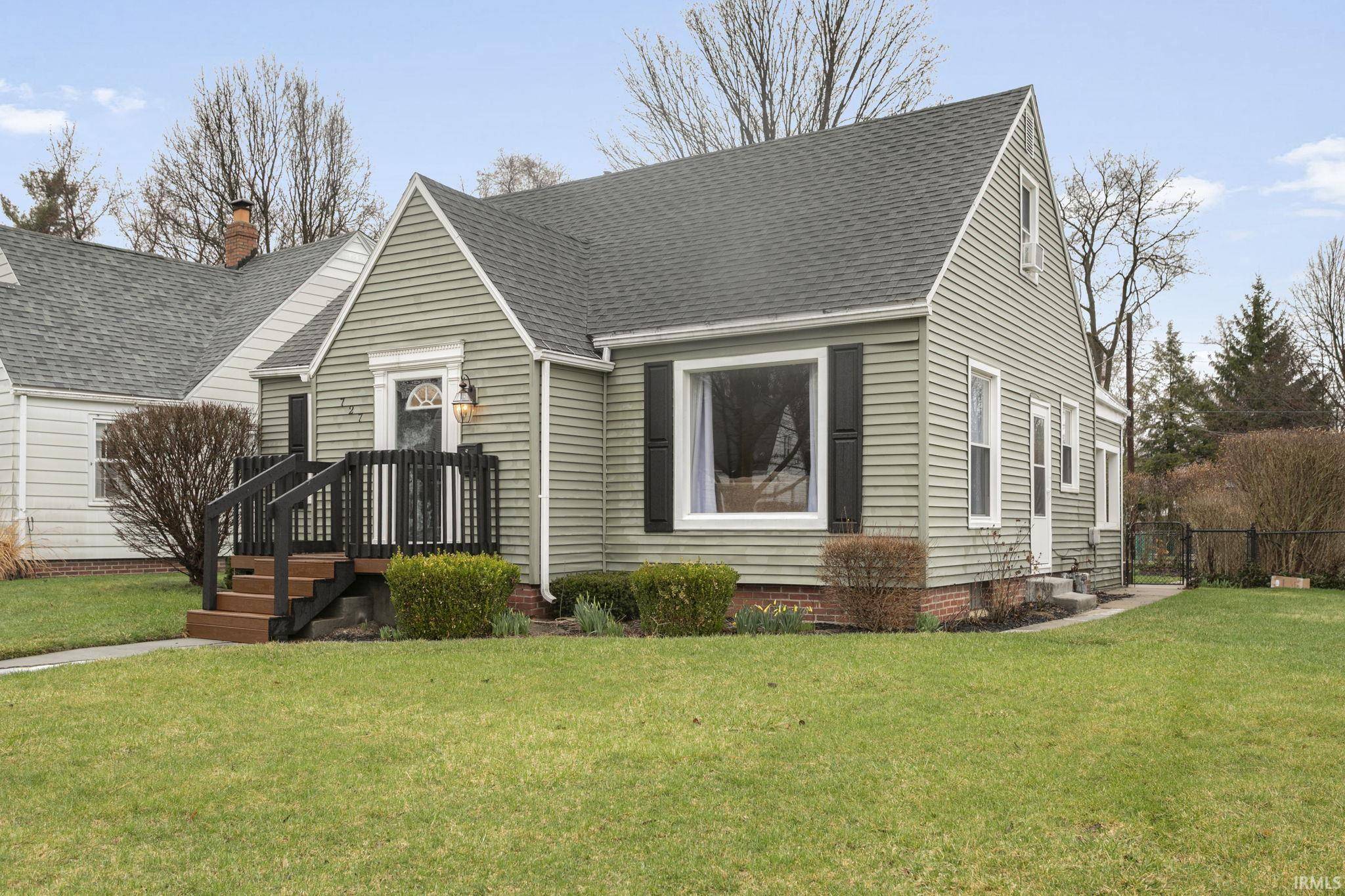 727 Marquette AVE, South Bend, IN 46617-1046