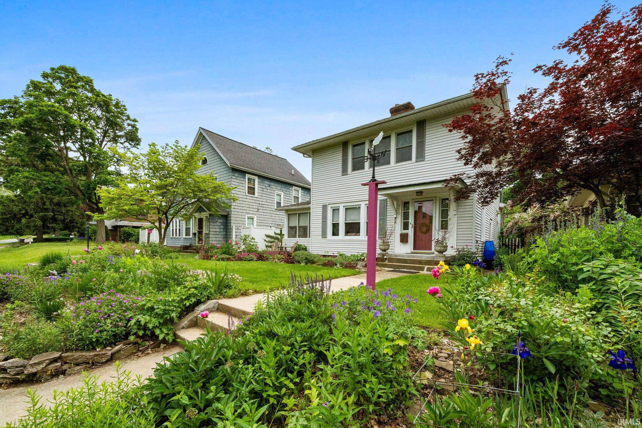 210 Wakewa AVE, South Bend, IN 46617-1132