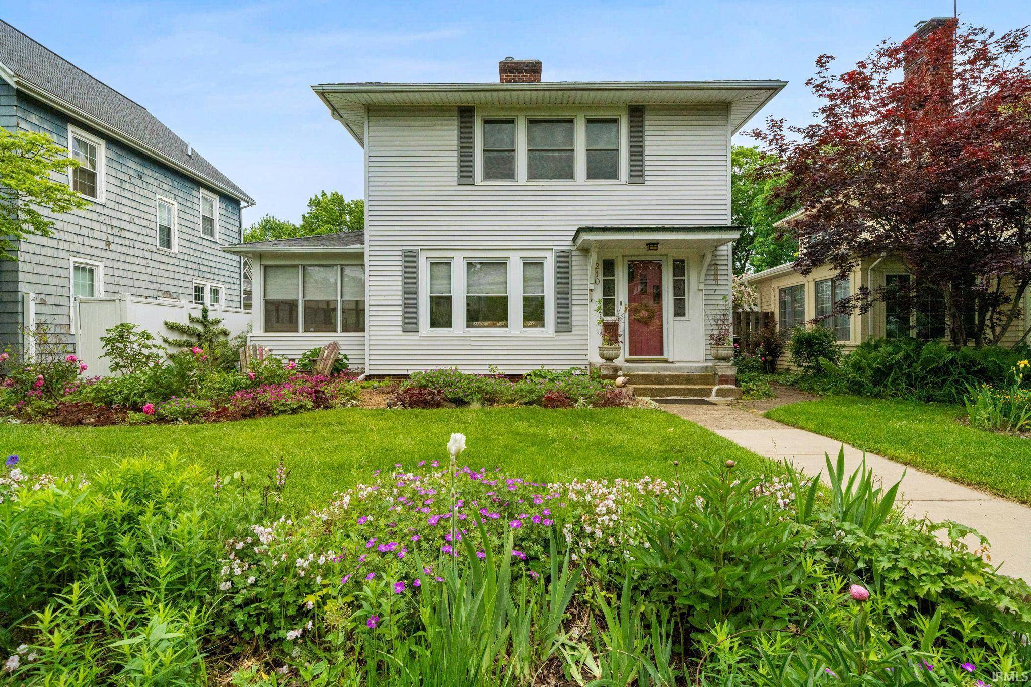 210 Wakewa AVE, South Bend, IN 46617-1132