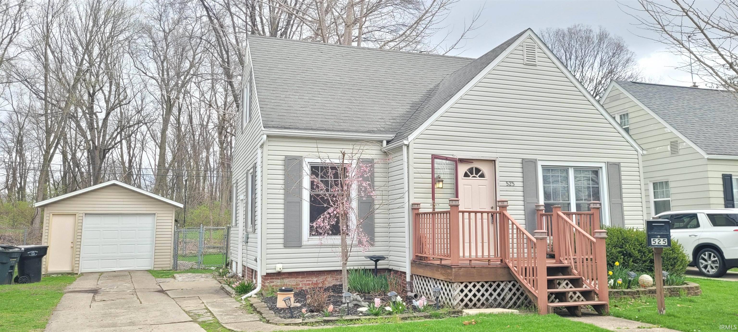 525 W Angela BLVD, South Bend, IN 46617-1302