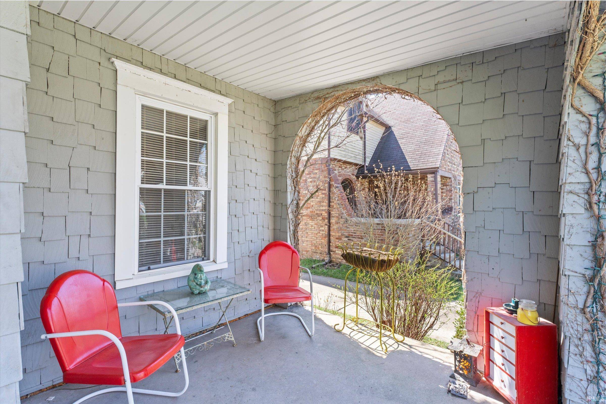 402 Parkovash AVE, South Bend, IN 46617