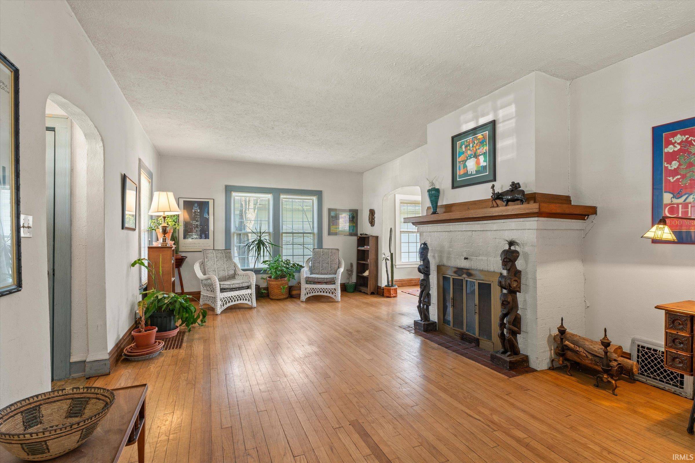 402 Parkovash AVE, South Bend, IN 46617