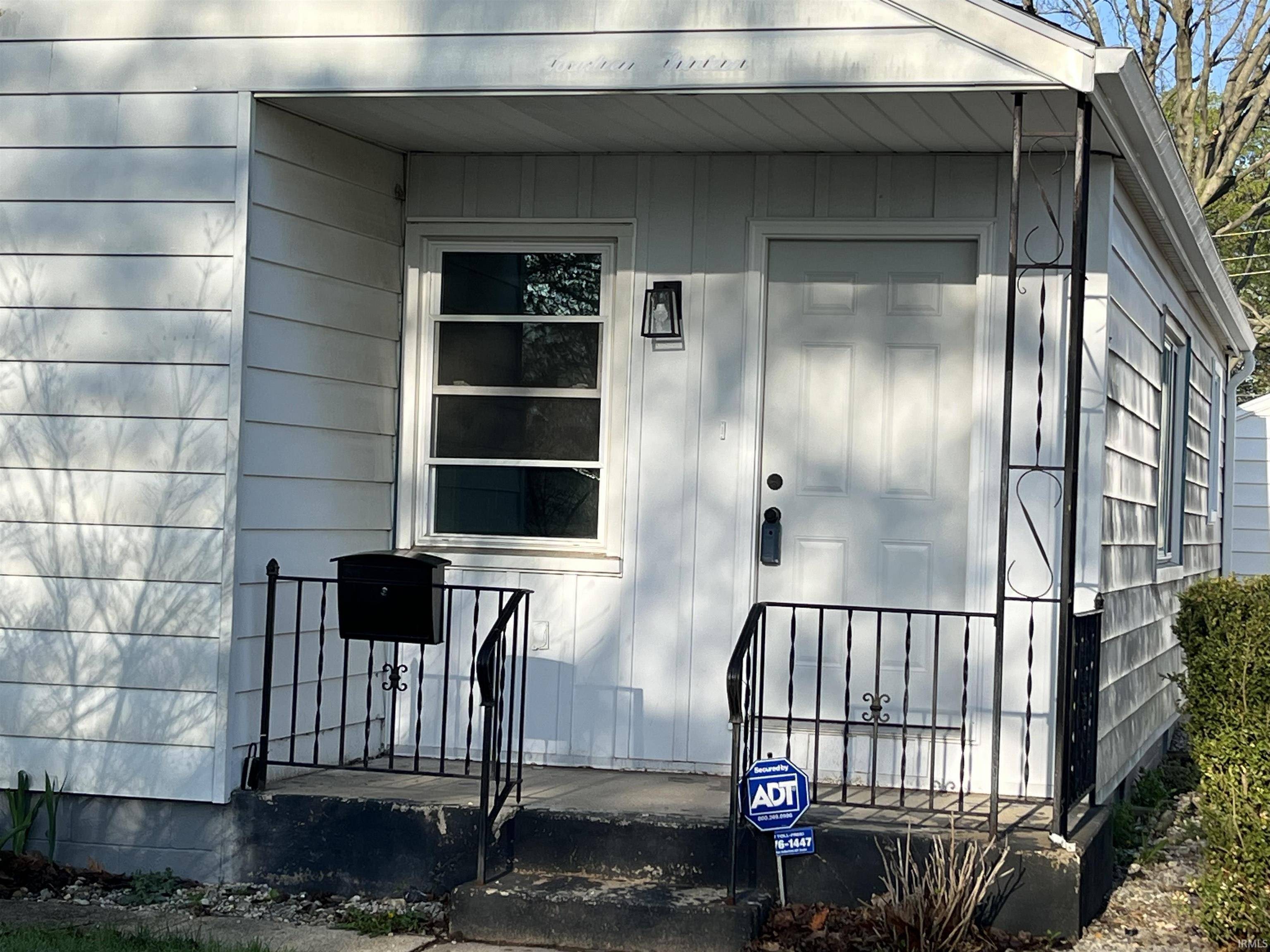 1413 N Wellington ST, South Bend, IN 46628-1462