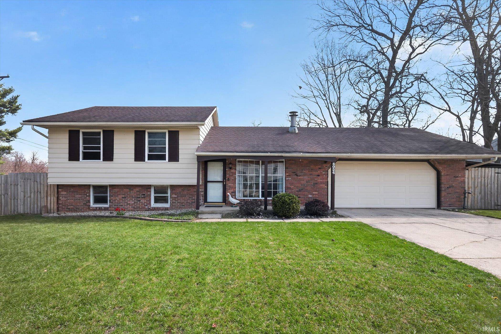 4024 Glenview DR, South Bend, IN 46628-3864