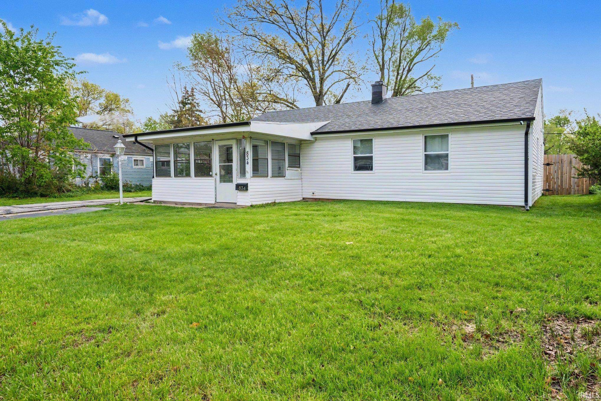 834 Woodcliff DR, South Bend, IN 46615