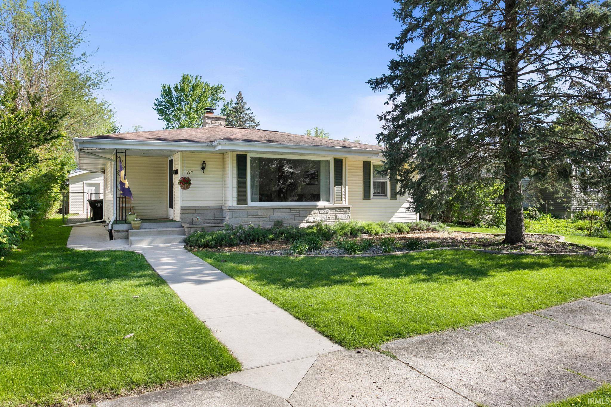 415 Ostemo PL, South Bend, IN 46617-1021