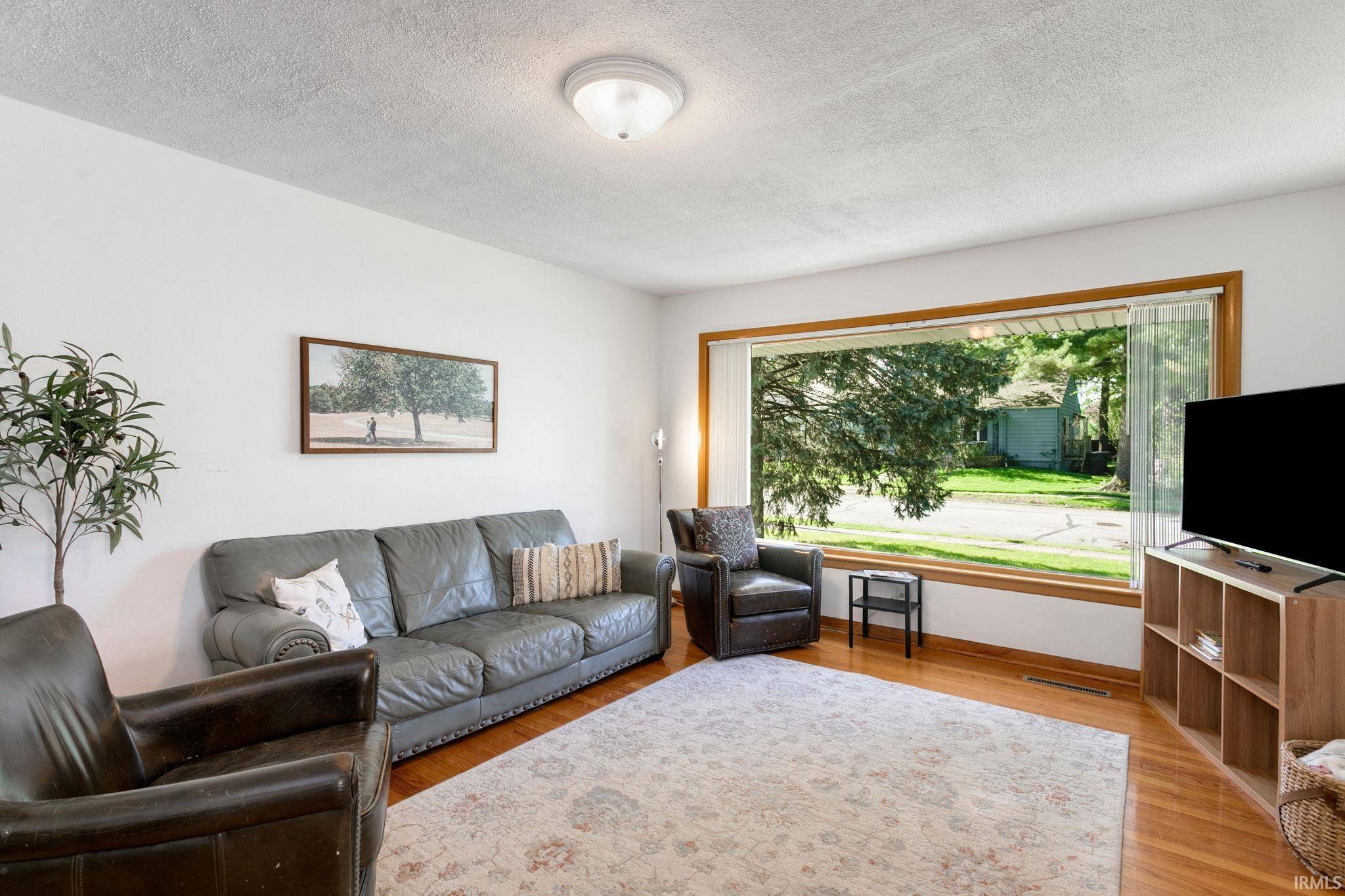 415 Ostemo PL, South Bend, IN 46617-1021