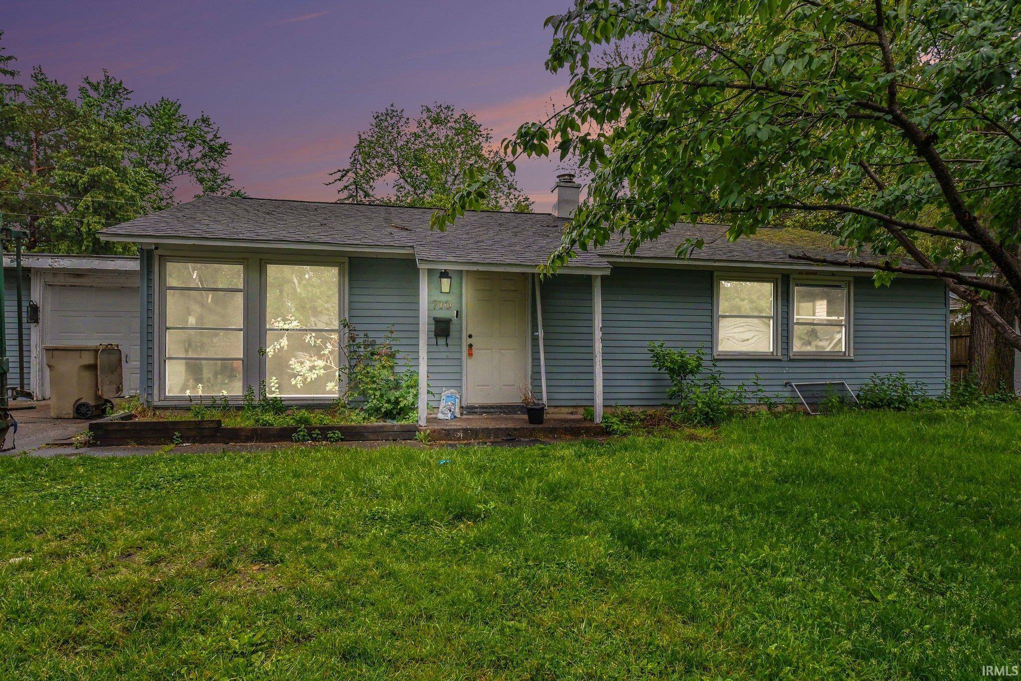 710 Patterson DR, South Bend, IN 46615-3320
