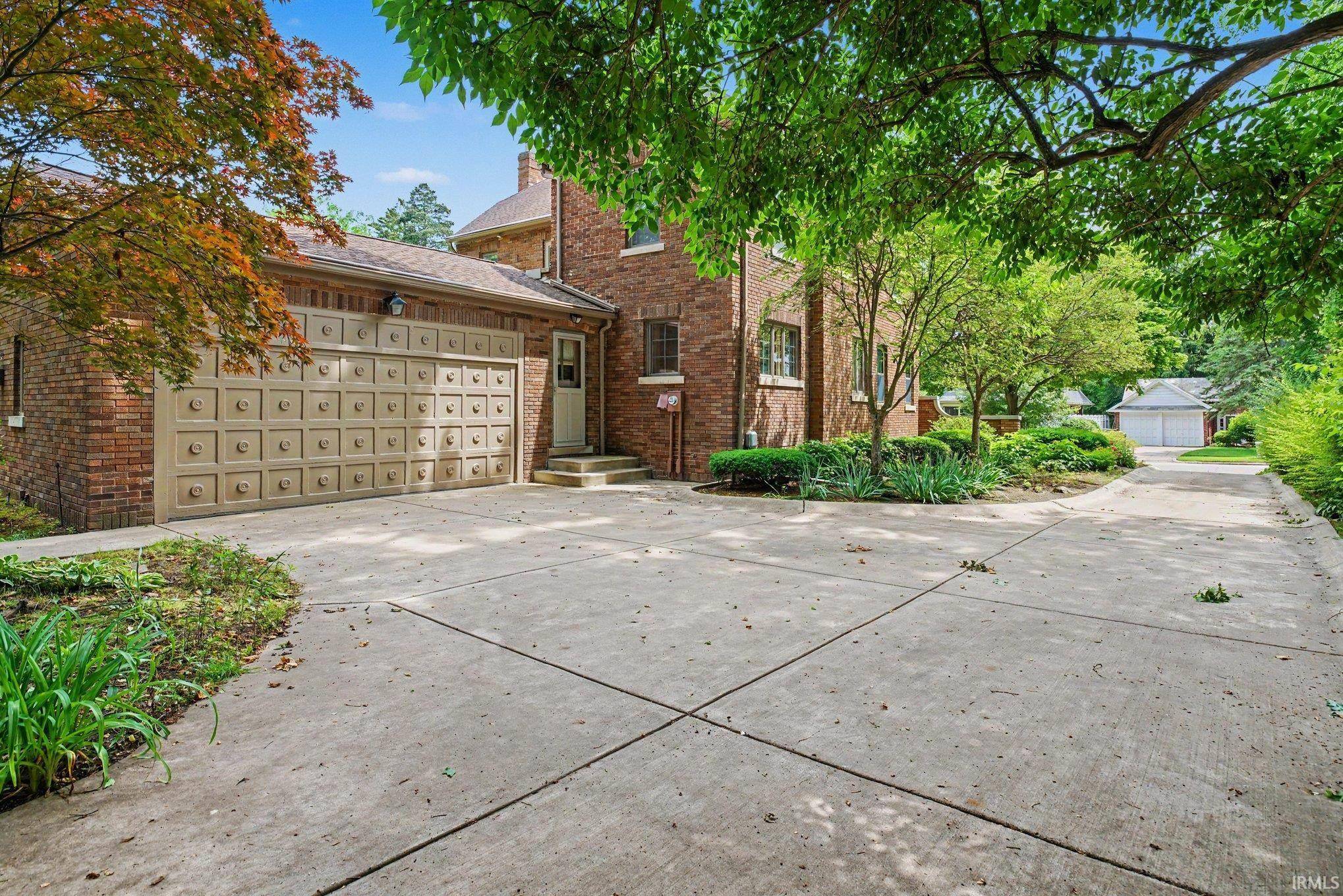 1109 Donmoyer AVE, South Bend, IN 46614-2147