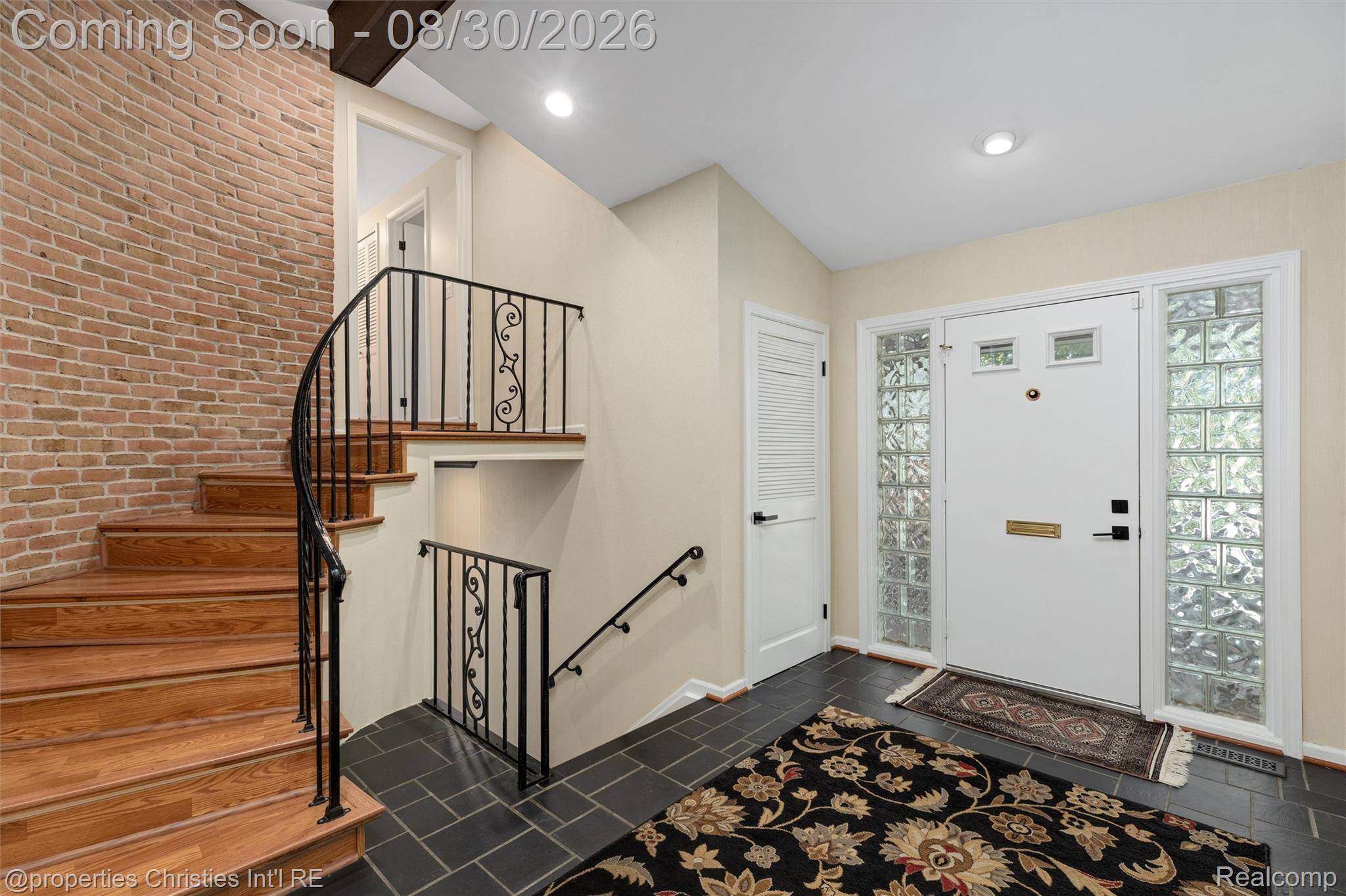 28107 New Bedford DR, Farmington Hills, MI 48334