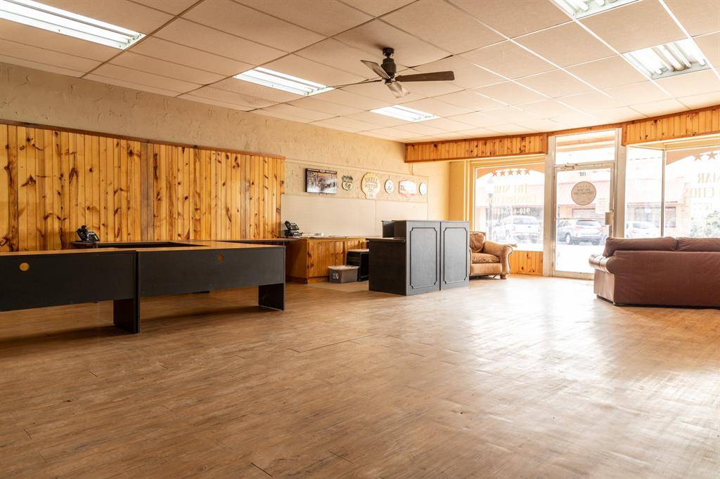 110 N Central Avenue, Knox City, TX 79529