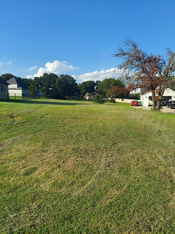 111 Bowie Drive, Lake Kiowa, TX 76240