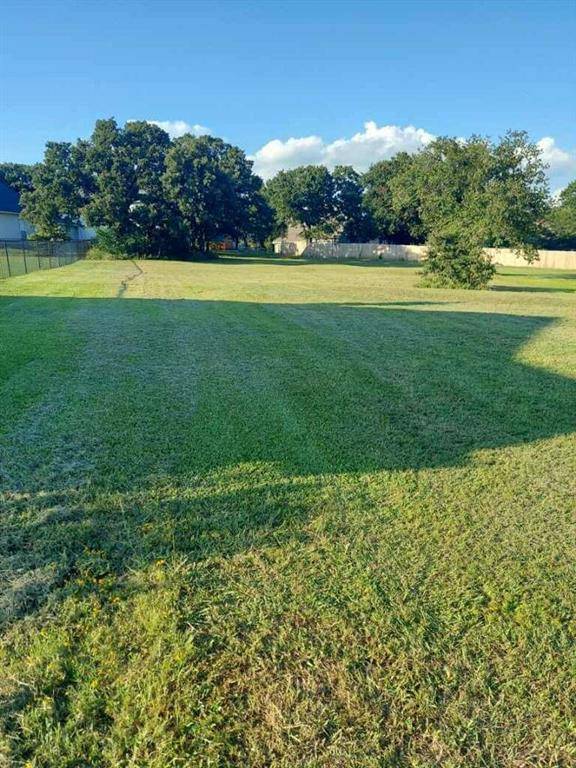 111 Bowie Drive, Lake Kiowa, TX 76240