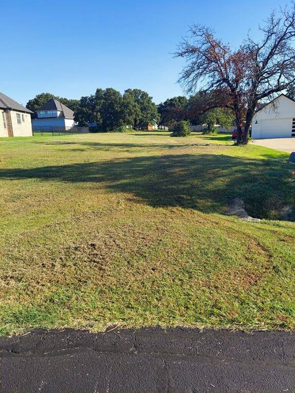 111 Bowie Drive, Lake Kiowa, TX 76240