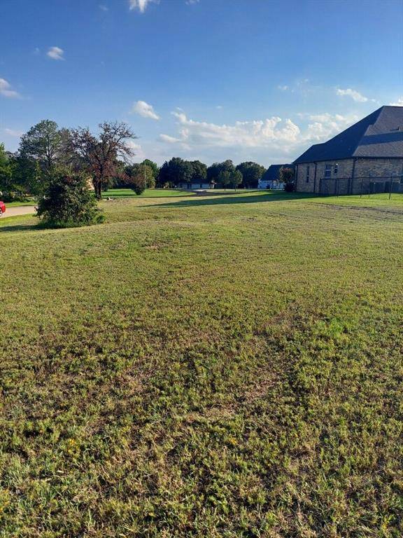 111 Bowie Drive, Lake Kiowa, TX 76240