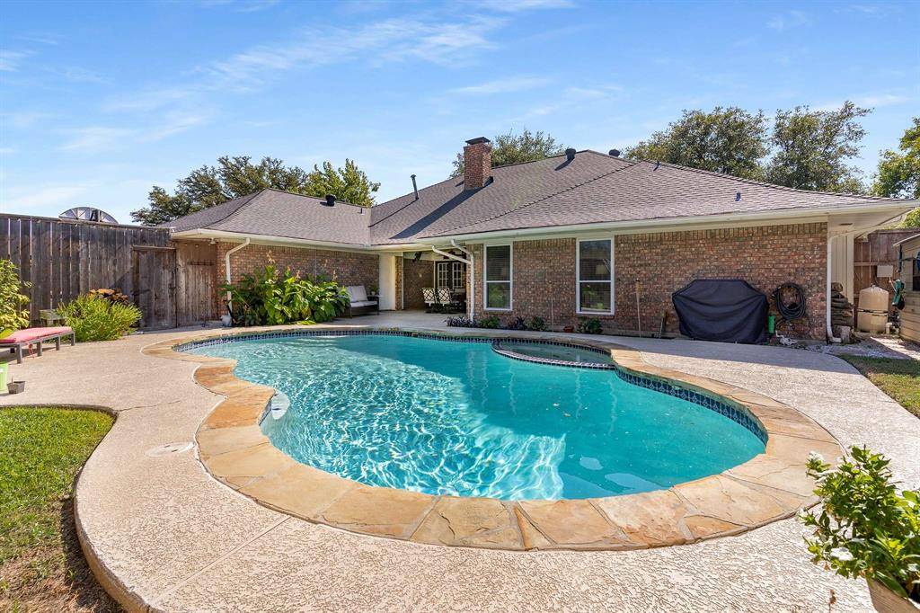 1008 Nottingham Drive, Carrollton, TX 75007