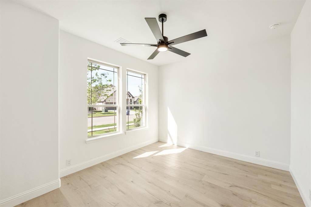 305 Bowrider Lane, Granbury, TX 76049