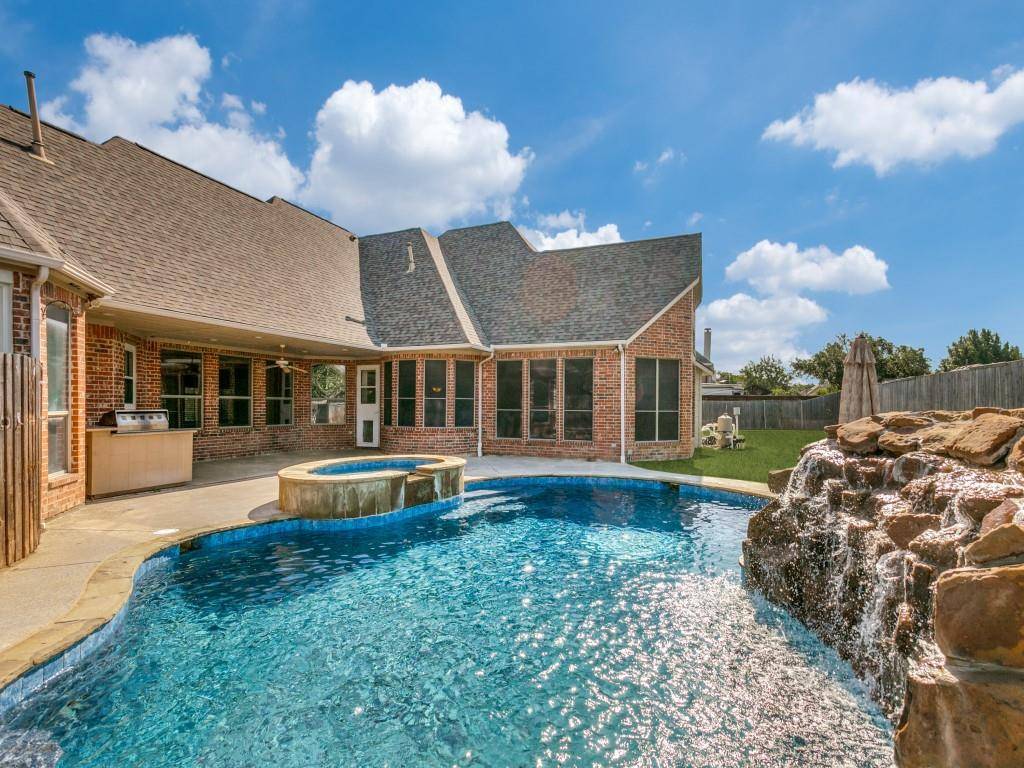 4304 Tree House Lane, Corinth, TX 76208