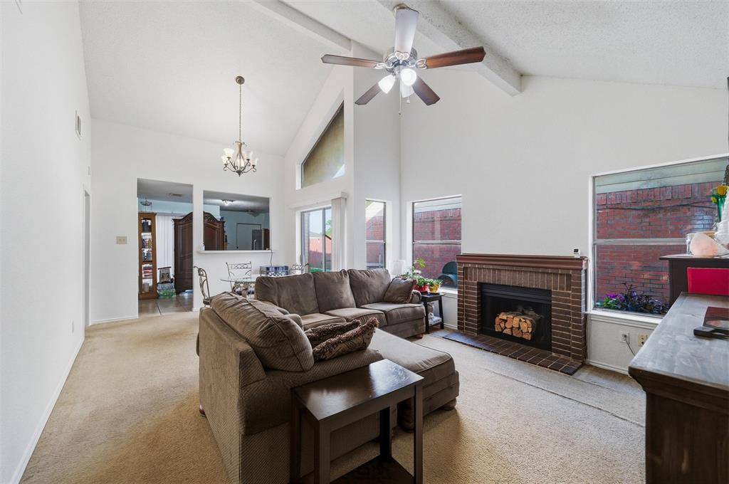 10464 Woodleaf Drive, Dallas, TX 75227