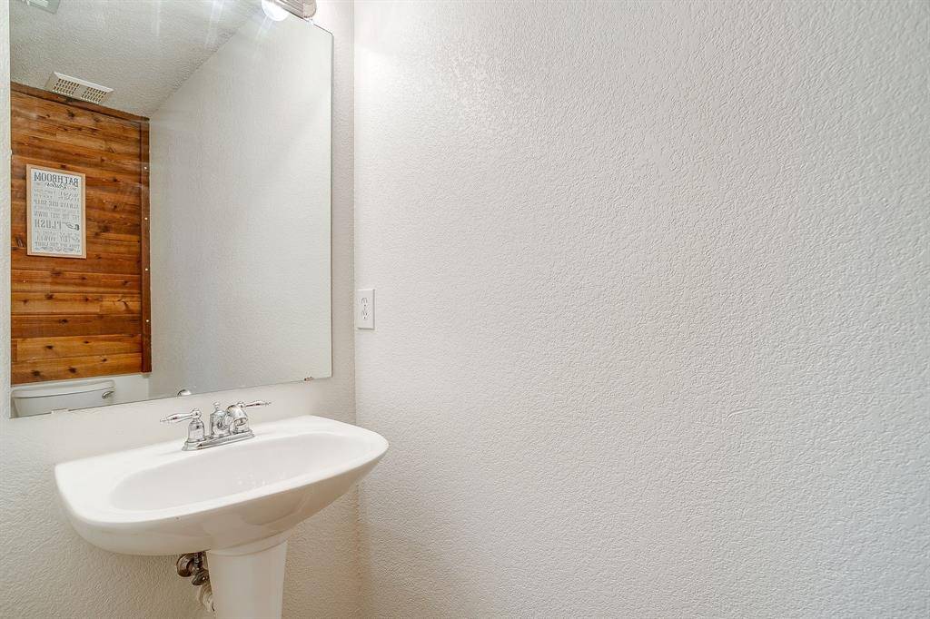 2333 Ash Grove Trail, Fort Worth, TX 76112