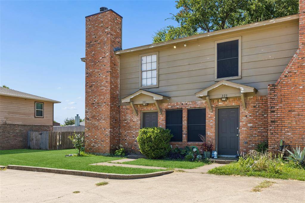 221 Cambridge Drive, Saginaw, TX 76179