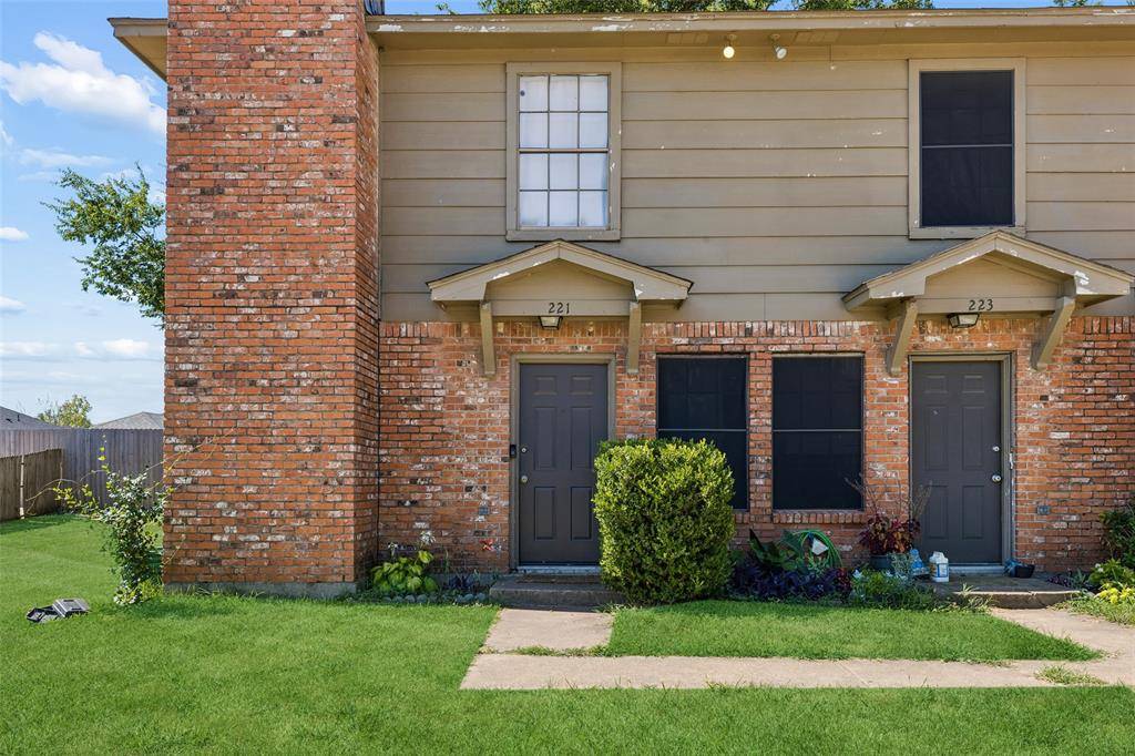 221 Cambridge Drive, Saginaw, TX 76179