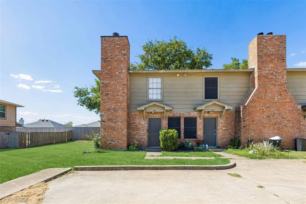 221 Cambridge Drive, Saginaw, TX 76179