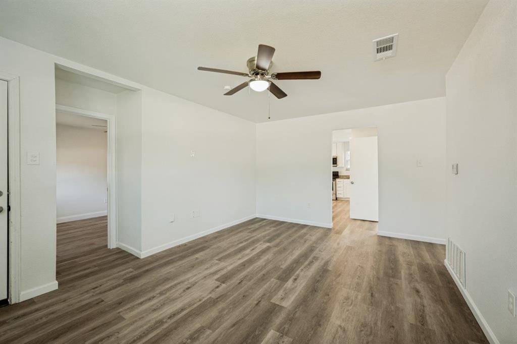 411 Hillcrest Street, Mansfield, TX 76063