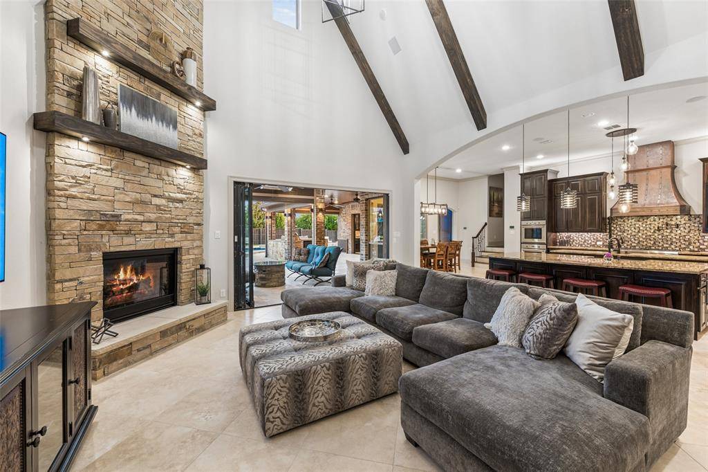 809 Lyndsey Way, Colleyville, TX 76034