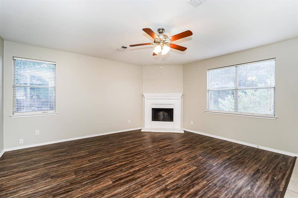 962 Heather Street, Burleson, TX 76028