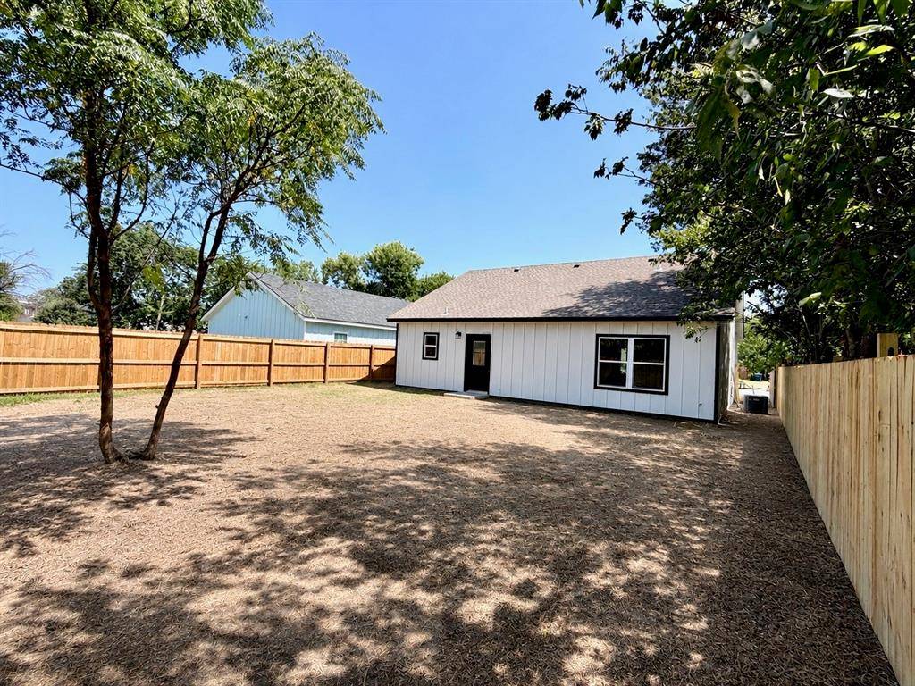 1613 1/2 2nd Street, Brownwood, TX 76801