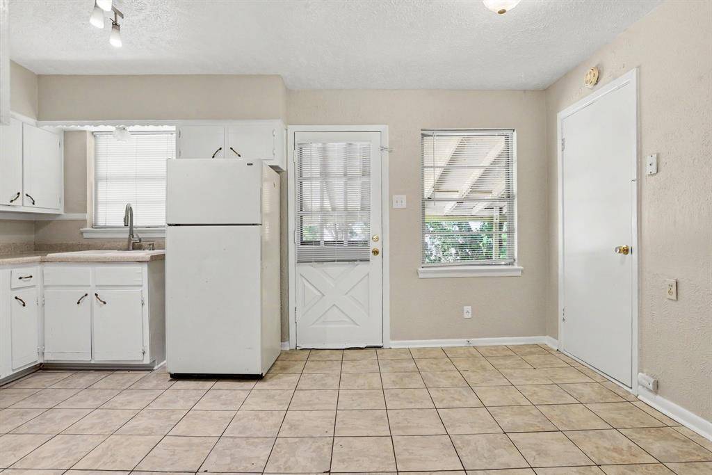 8821 Rustown Drive, Dallas, TX 75228