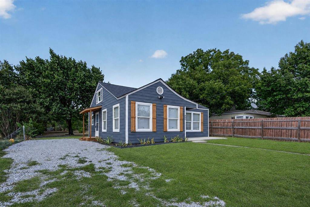 805 Adkins Street, Bowie, TX 76230