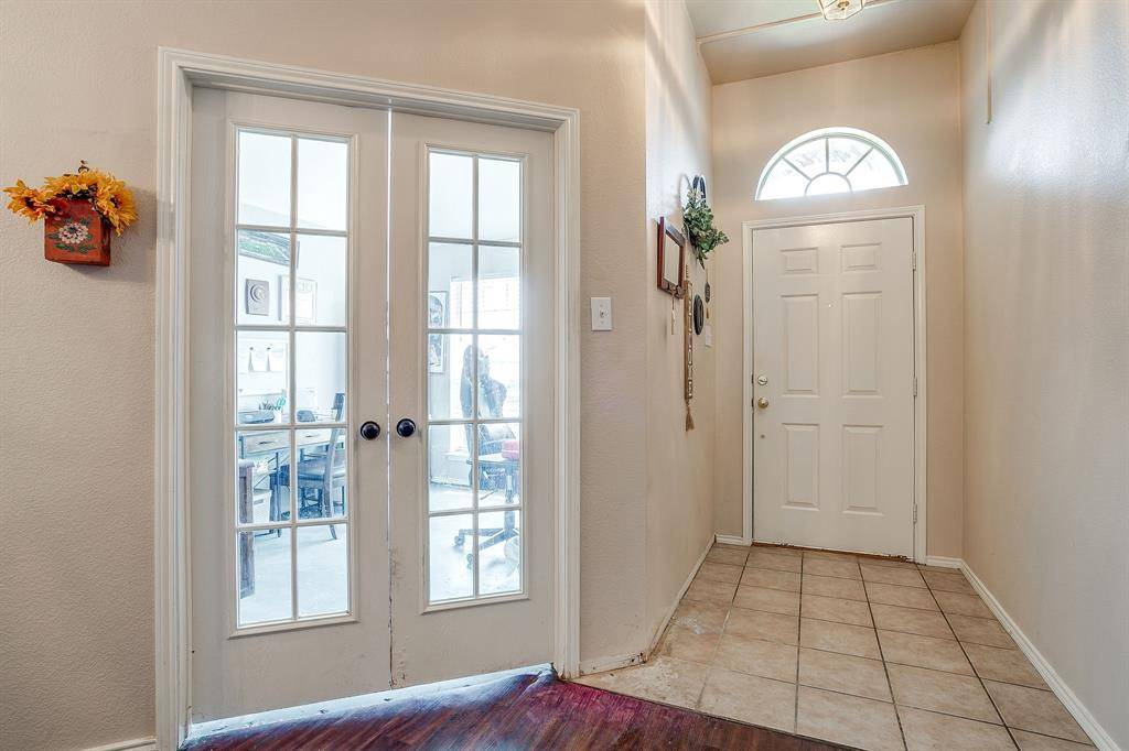 1013 Hidden Lake Drive, Burleson, TX 76028