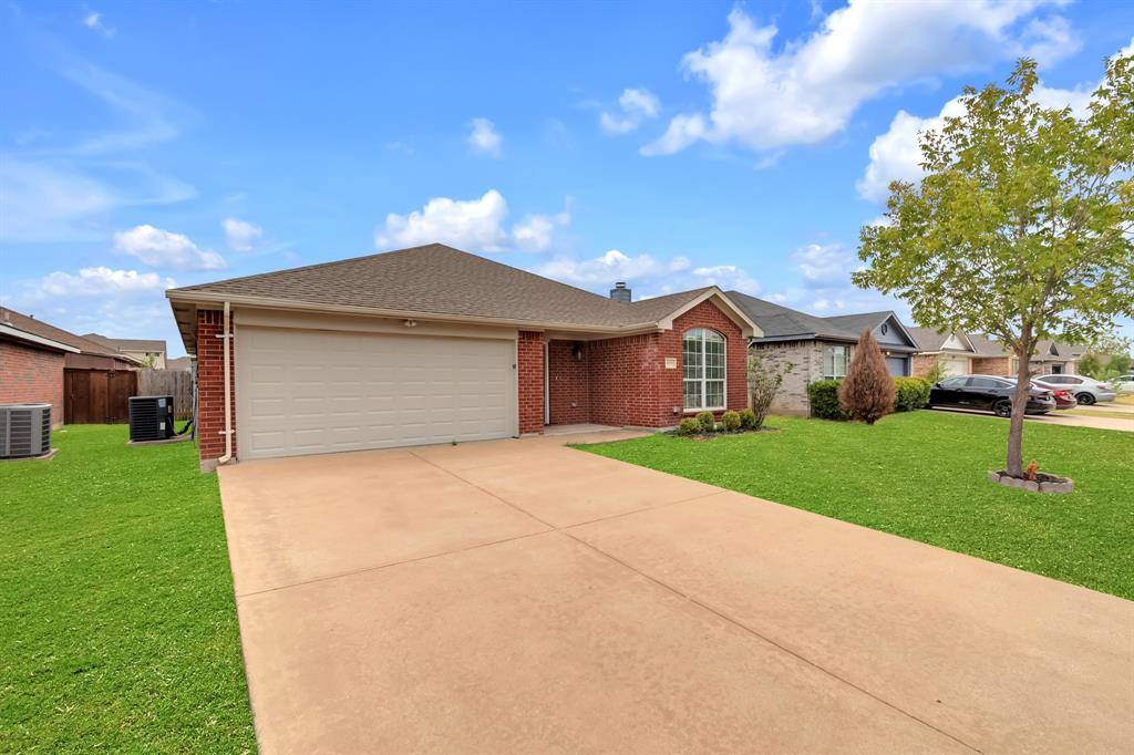 1039 Caliente Drive, Grand Prairie, TX 75051