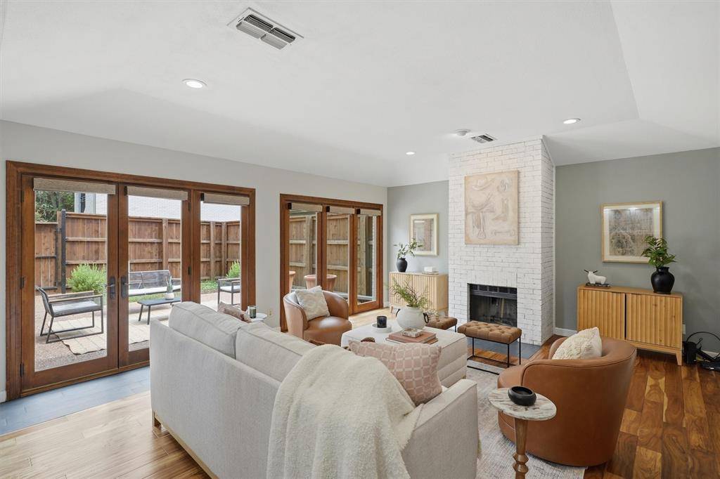 2637 Mccart Avenue, Fort Worth, TX 76110
