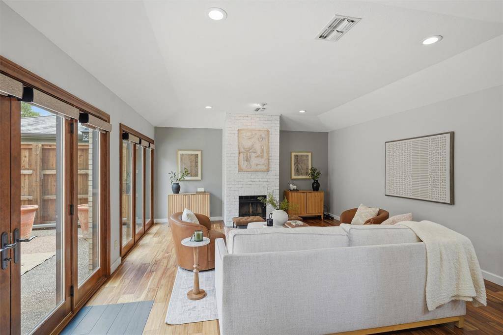 2637 Mccart Avenue, Fort Worth, TX 76110
