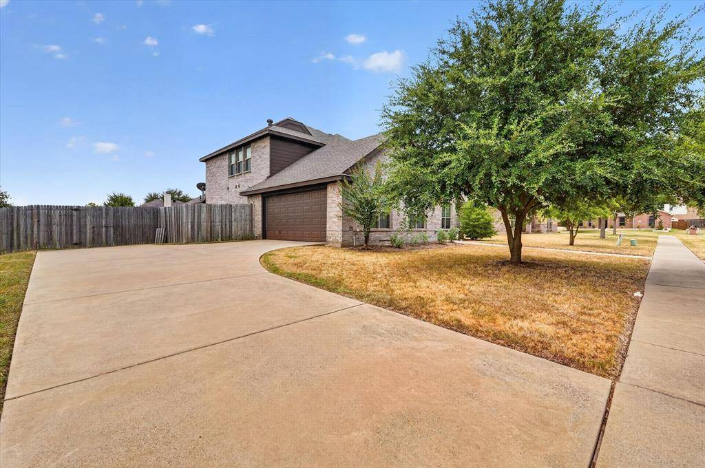 902 Mockingbird Lane, Glenn Heights, TX 75154