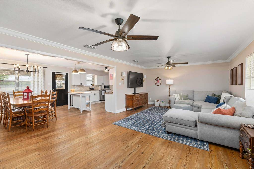 1607 Earl Street, Goldthwaite, TX 76844