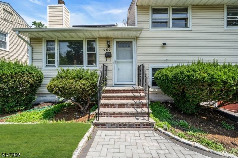 757 River Rd, Rahway City, NJ 07065
