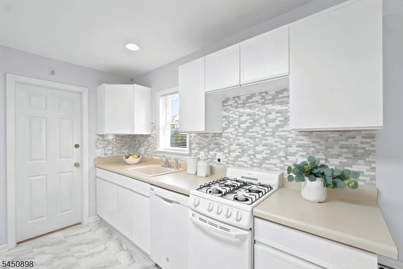 888 Lake St, Newark City, NJ 07104