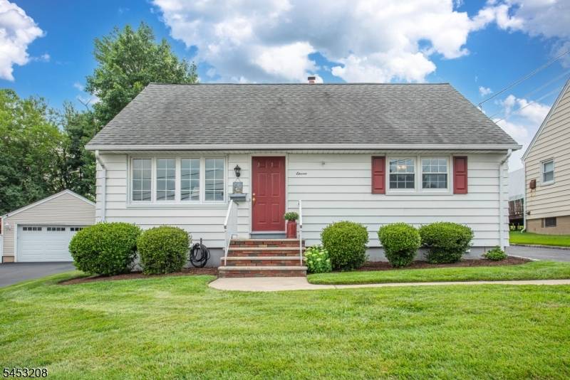 11 Susan Ct, Clifton City, NJ 07012