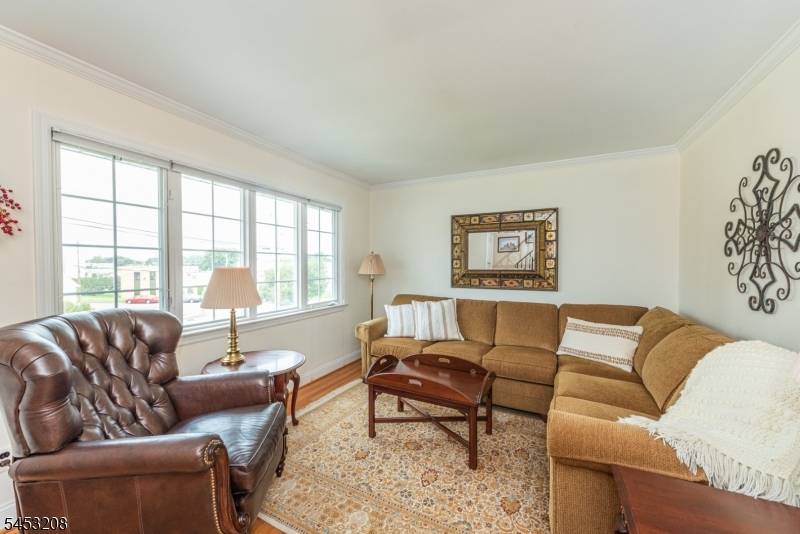 11 Susan Ct, Clifton City, NJ 07012