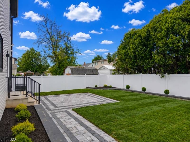 55 Long Hill Dr, Clifton City, NJ 07013